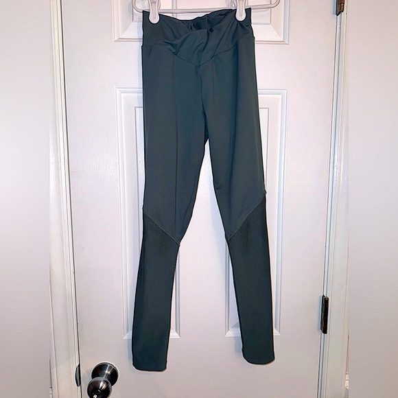 Zara Girls Leggings smooth on top part, texture on bottom, blue/gray?, size 9-10 - Picture 1 of 14